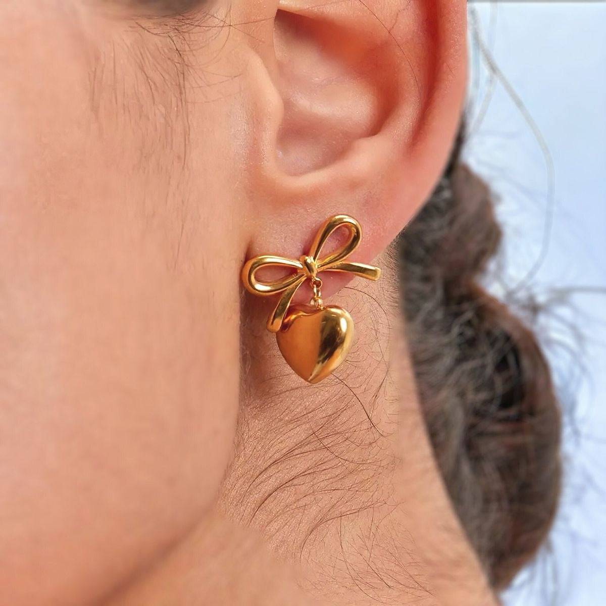 Aretes con diseño de moño y corazón - Dressygt