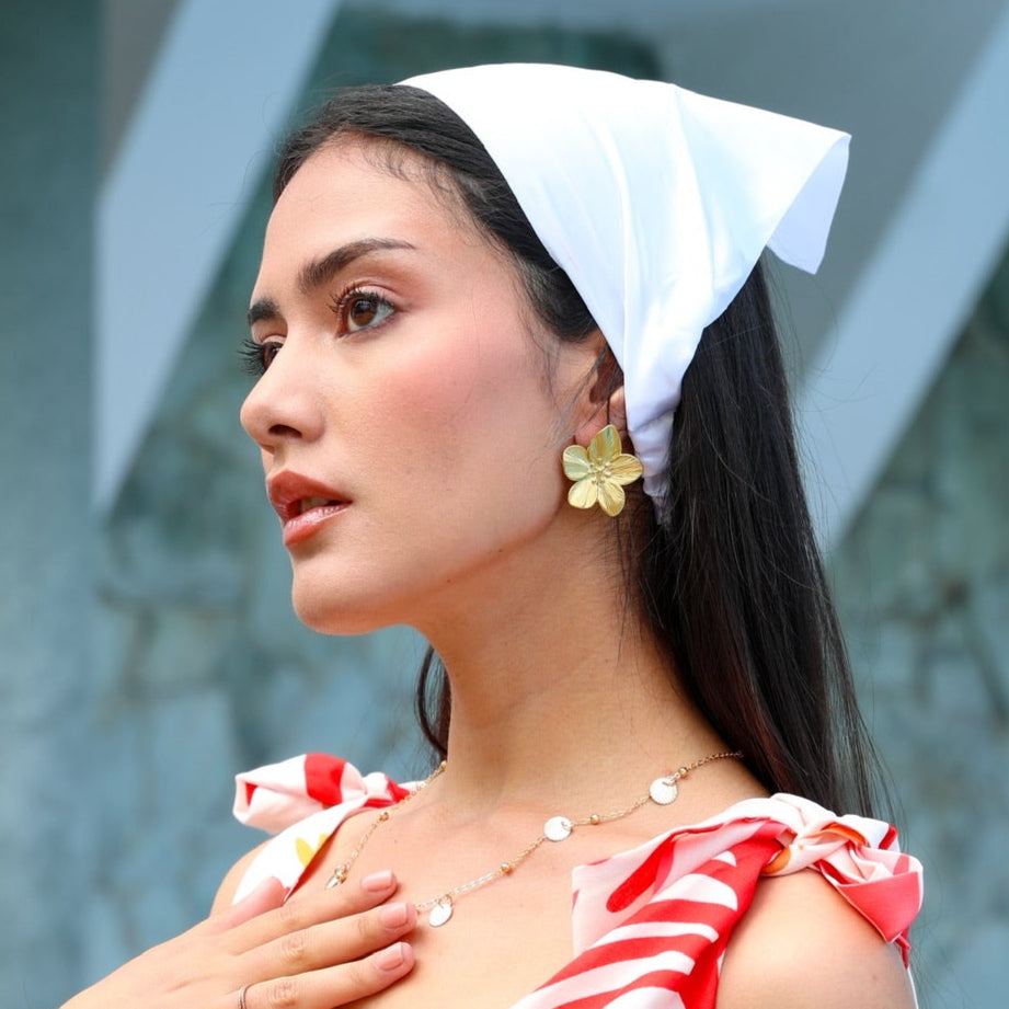 Aretes con diseño de flor - Dressygt