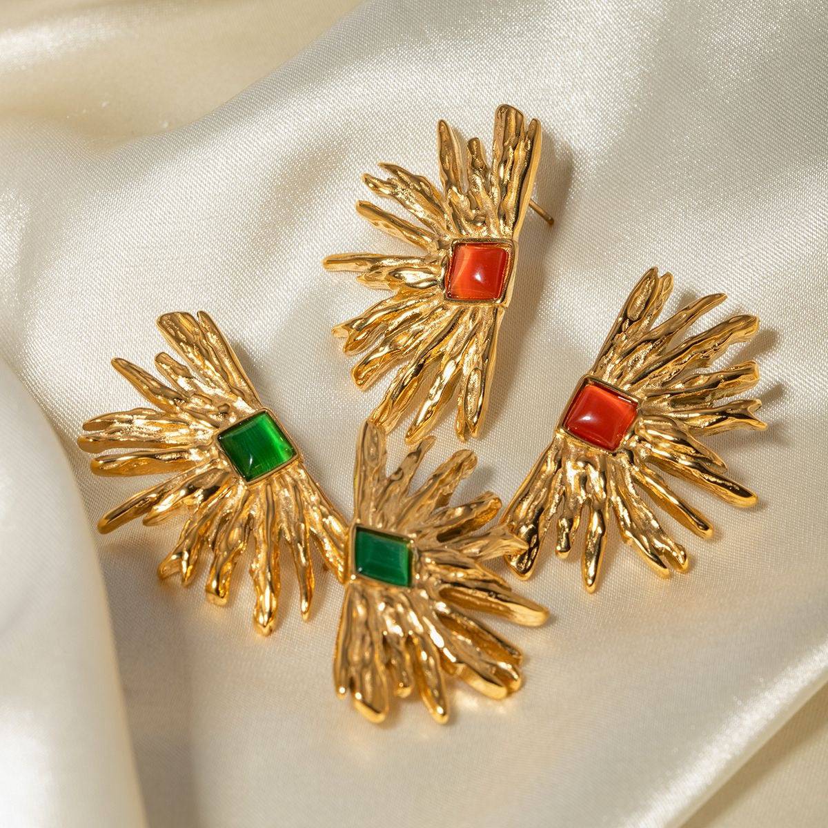 Aretes con diseño de sol - Dressygt