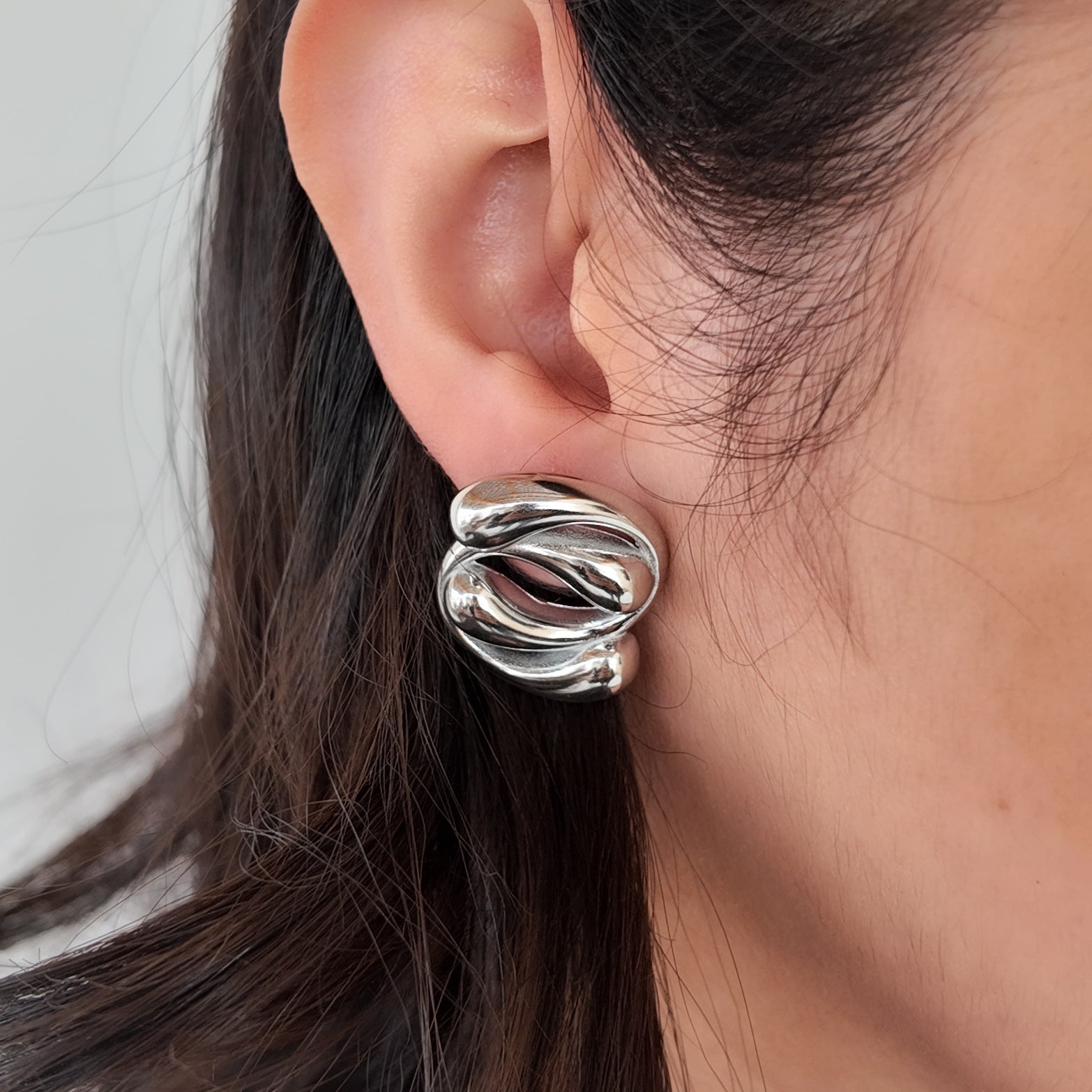 Aretes con diseño entrelazados - Dressygt