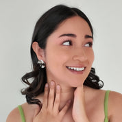 Aretes dorados con diseño asimétrico - Dressygt