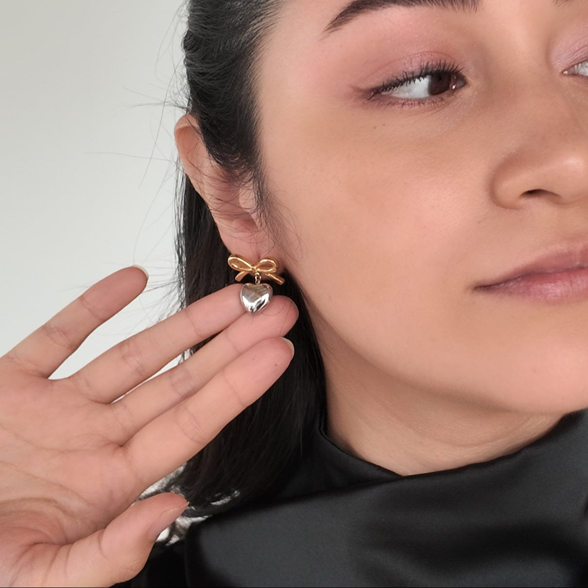 Aretes con diseño de moño y corazón - Dressygt