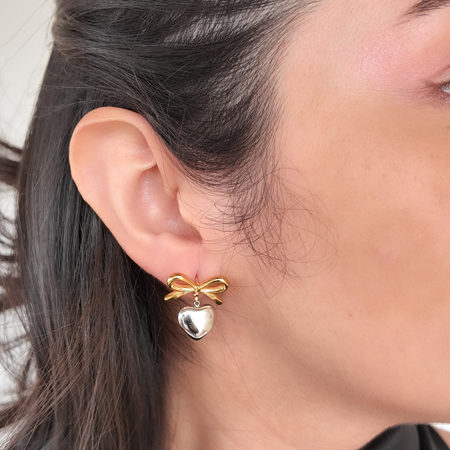 Aretes con diseño de moño y corazón - Dressygt