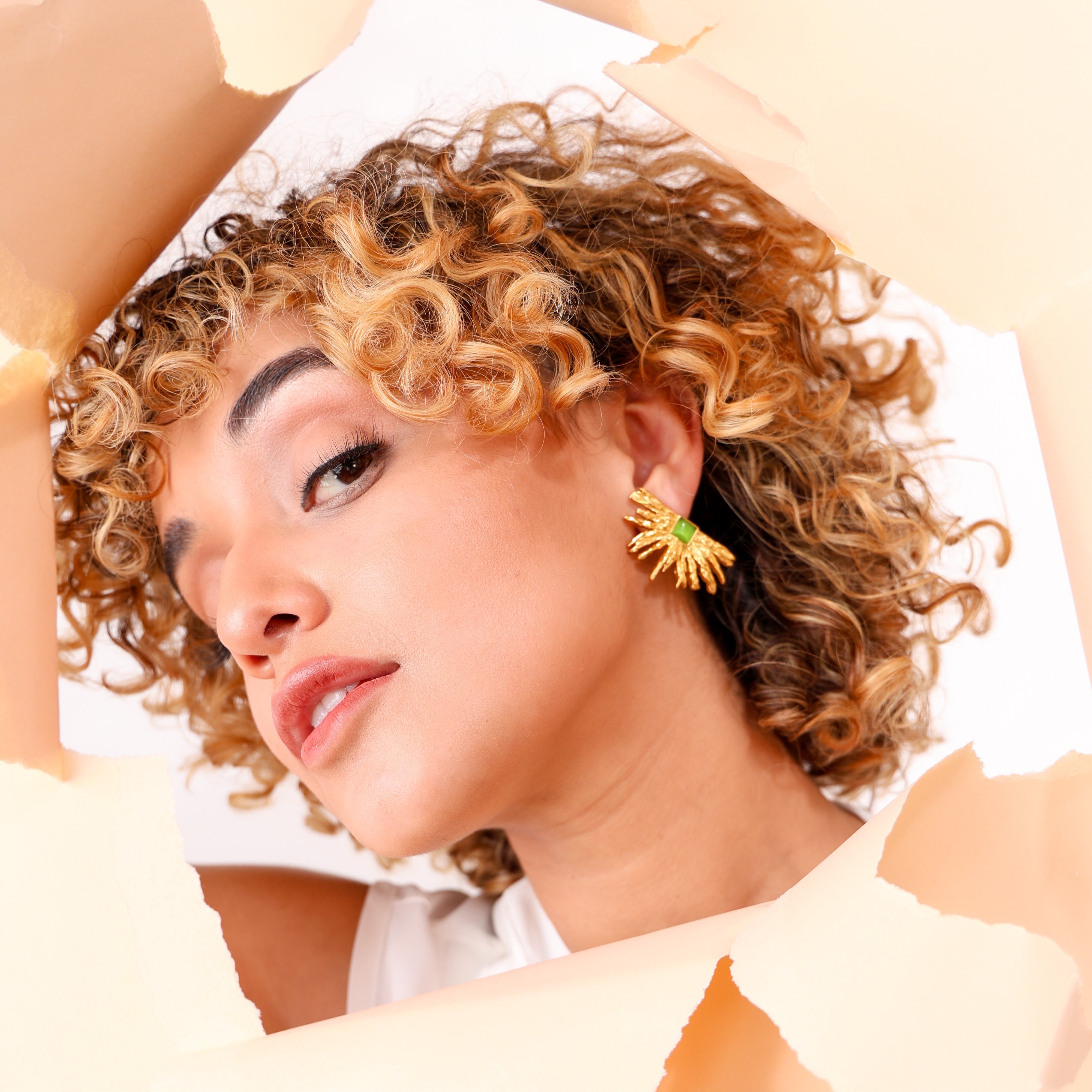 Aretes con diseño de sol - Dressygt