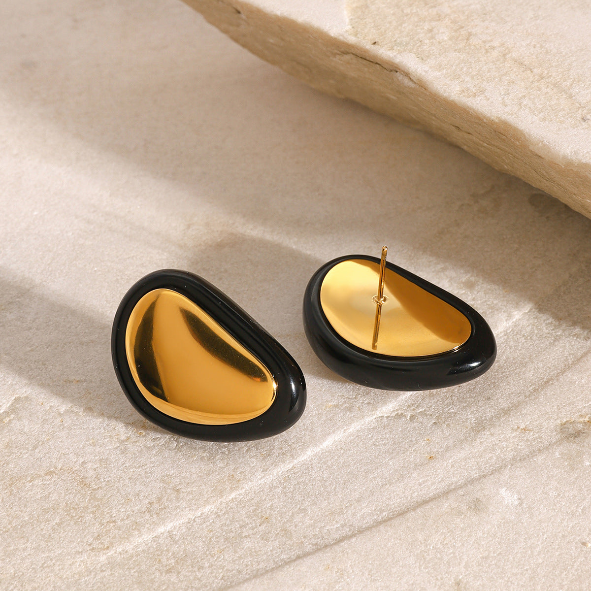 Aretes dorados con negro - Dressygt