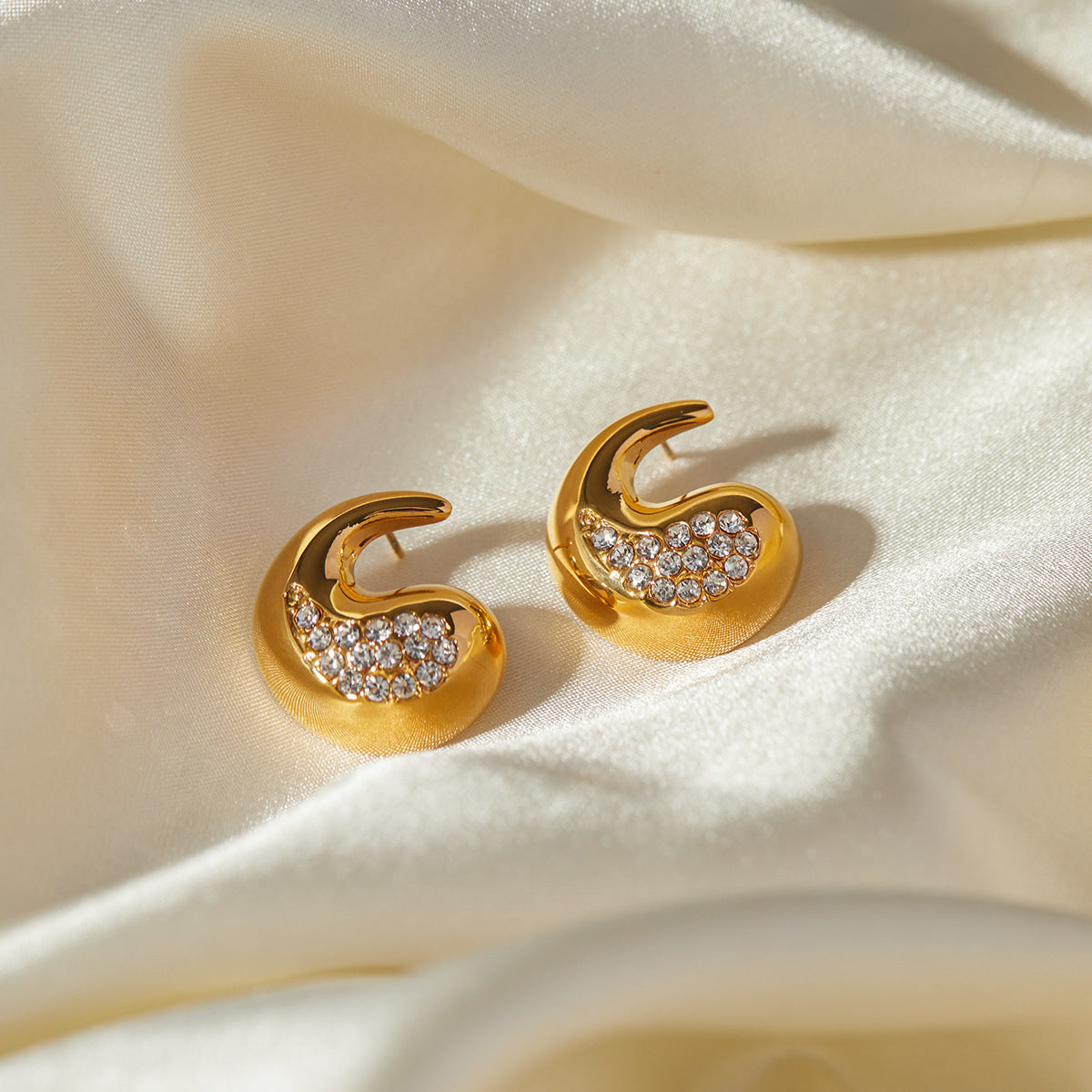 Aretes dorados con brillos - Dressygt