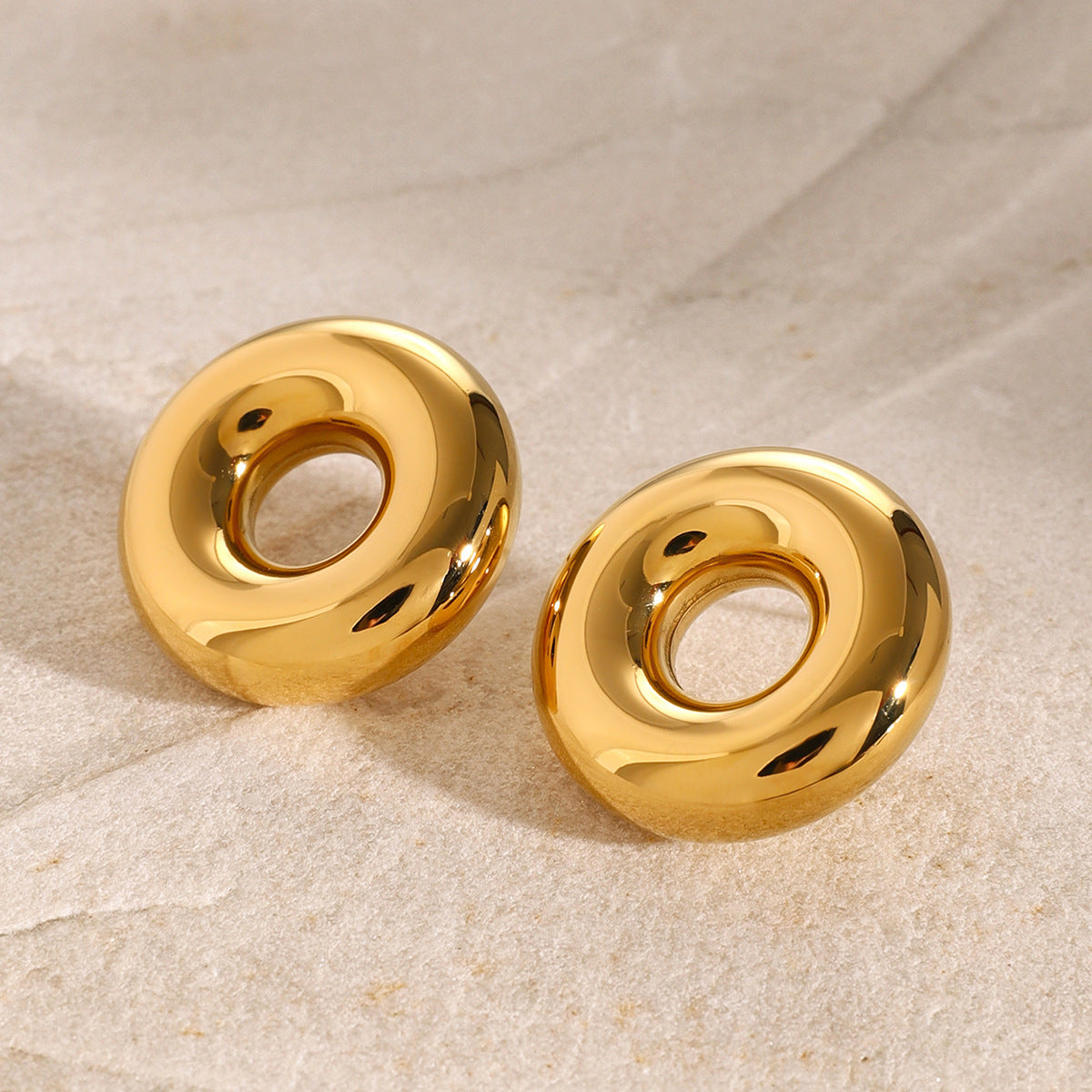 Aretes dorados con diseño de donas - Dressygt
