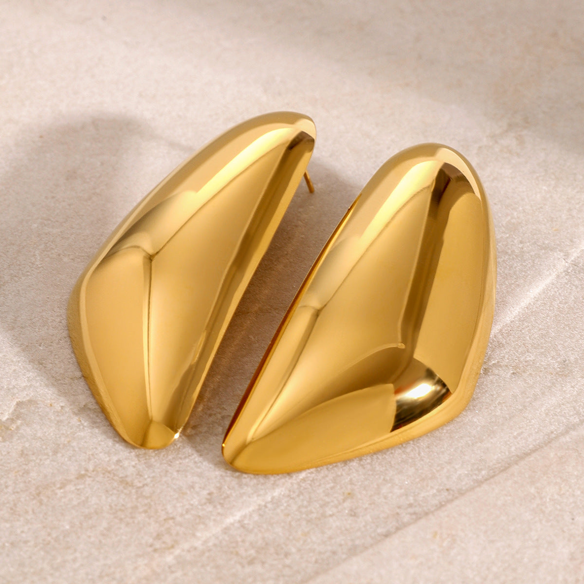 Aretes dorados con diseño irregular - Dressygt