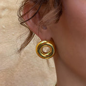 Aretes dorados con diseño de donas - Dressygt