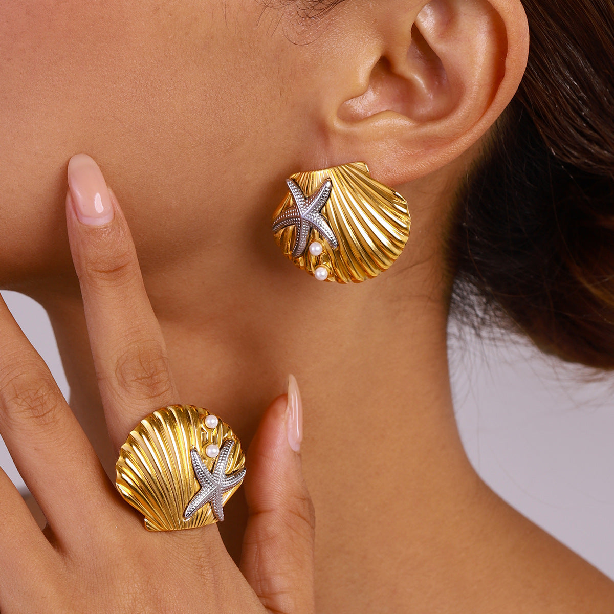 Aretes dorados de concha - Dressygt