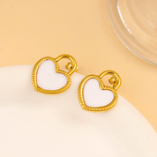 Aretes con diseño de corazón blanco - Dressygt