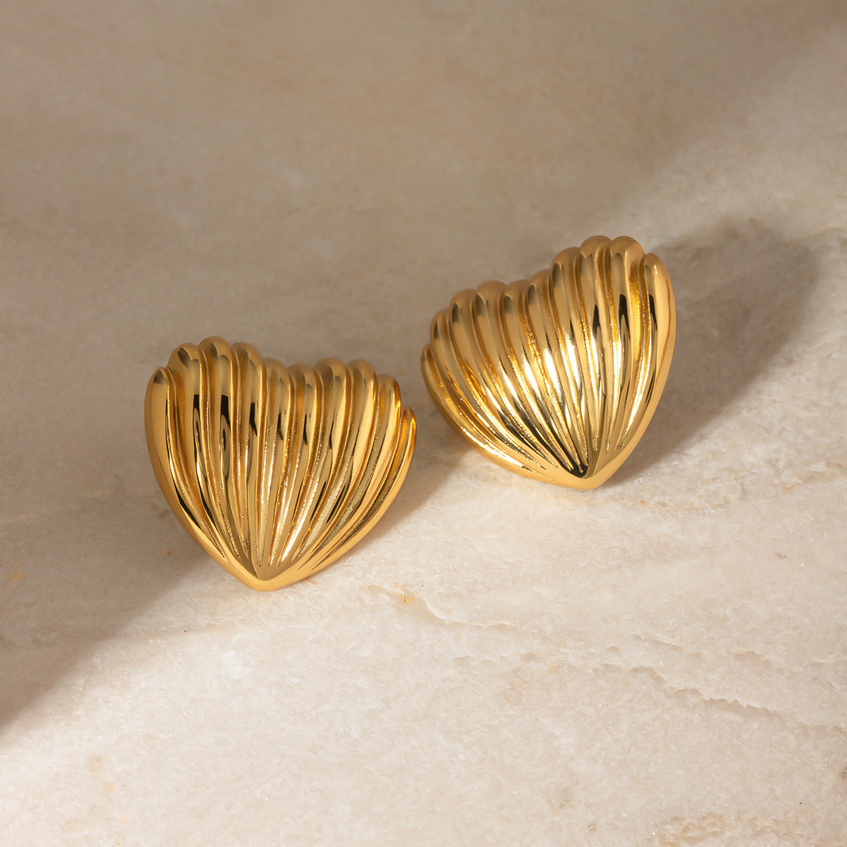 Aretes con diseño de corazón - Dressygt