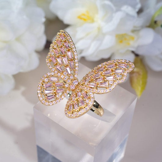 Anillo con diseño de mariposa