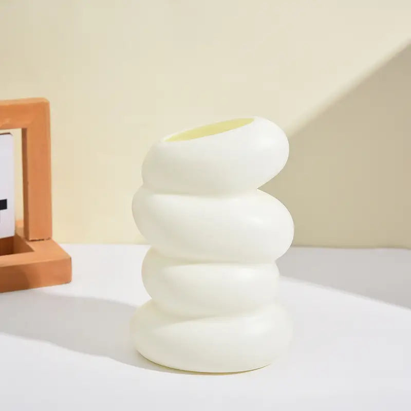 Florero minimalista ondulado