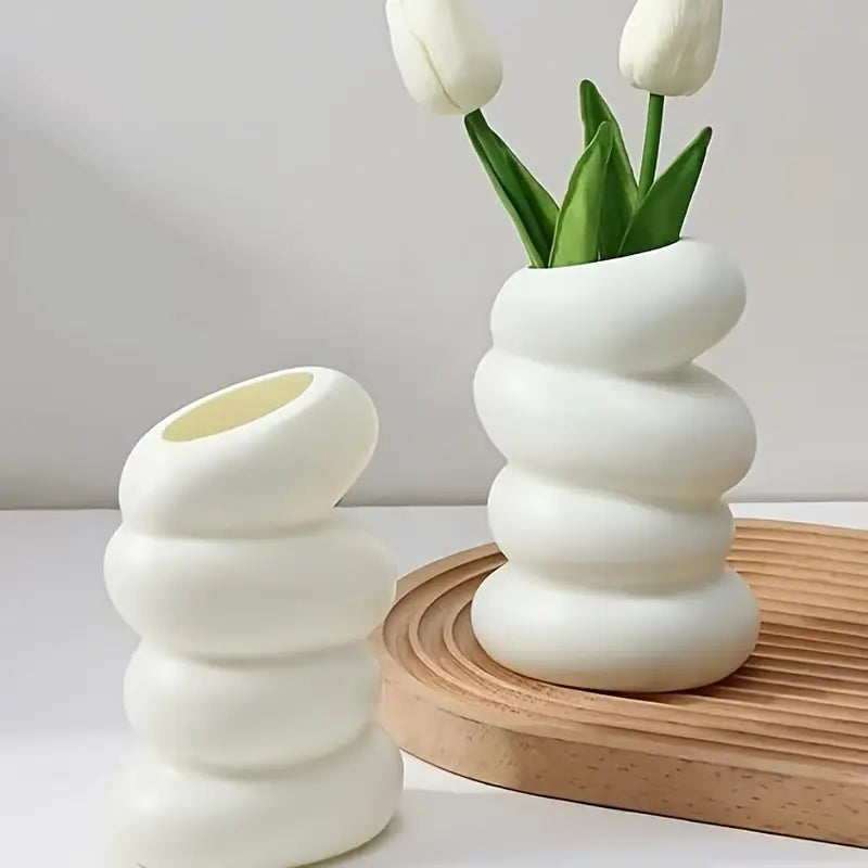 Florero minimalista ondulado