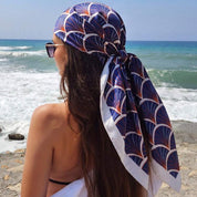 Pañuelo azul estampado