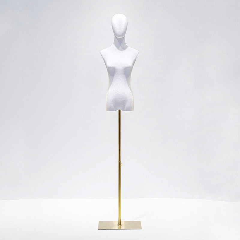 Maniquí minimalista con cabeza