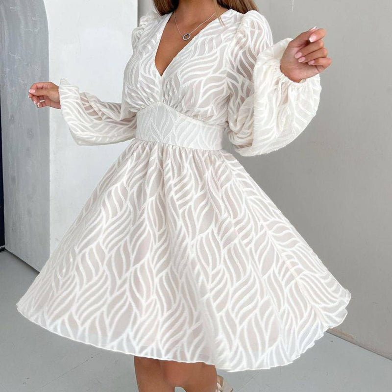 Vestido corto de manga largaron escote en V
