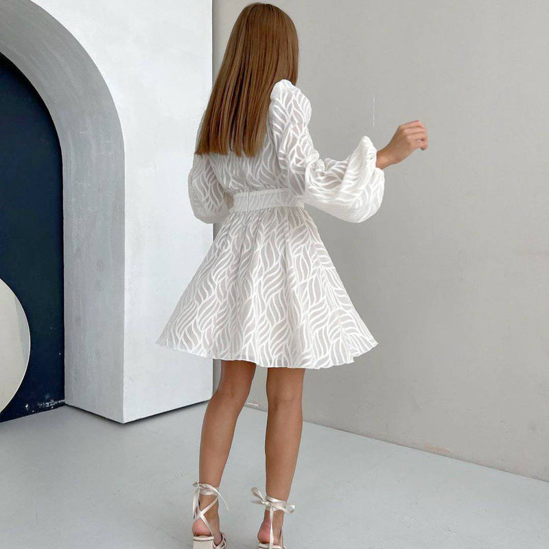 Vestido corto de manga largaron escote en V