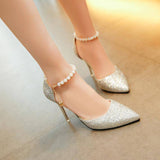 Zapatos de tacón con punta y perlas