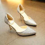 Zapatos de tacón con punta y perlas