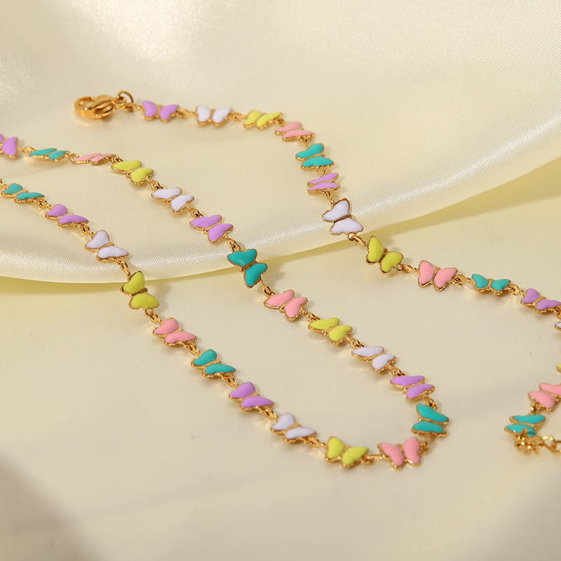 Collar con diseño de margaritas