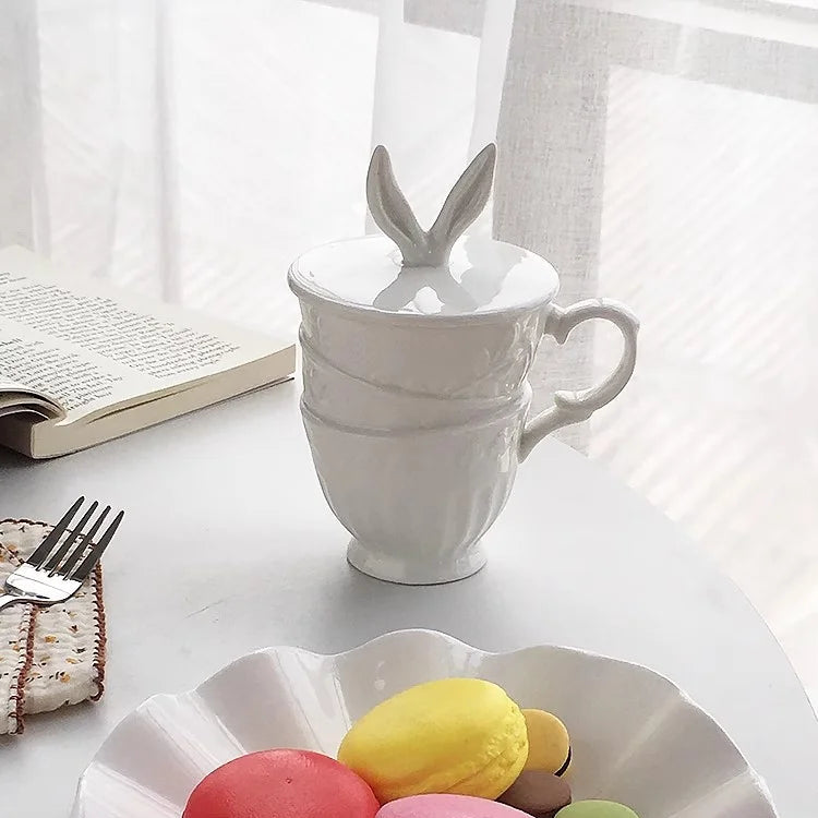 Taza con orejas de conejo