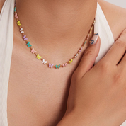 Collar con diseño de margaritas