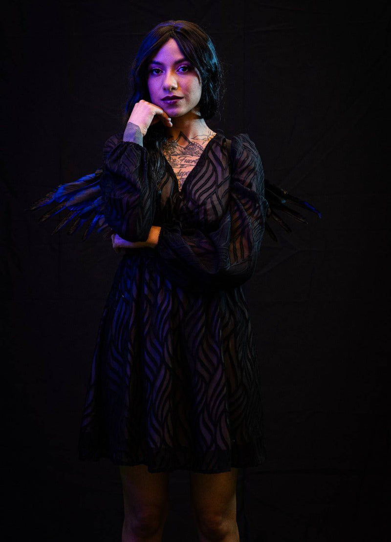Vestido corto de manga largaron escote en V
