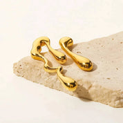 Aretes colgantes con diseño irregular