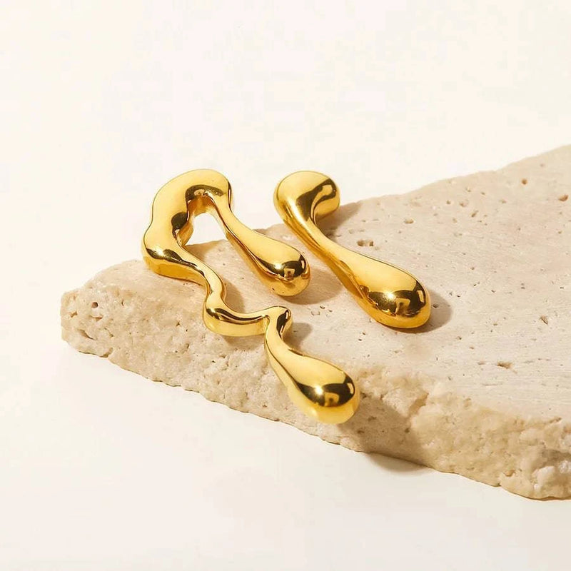 Aretes colgantes con diseño irregular