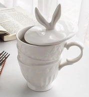 Taza con orejas de conejo