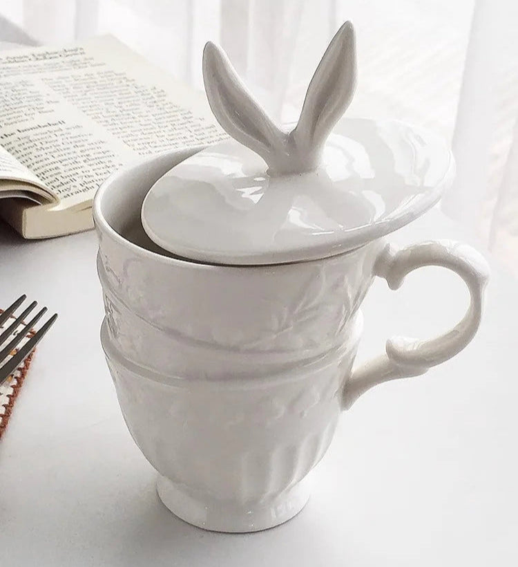Taza con orejas de conejo