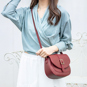 Bolso con correa larga