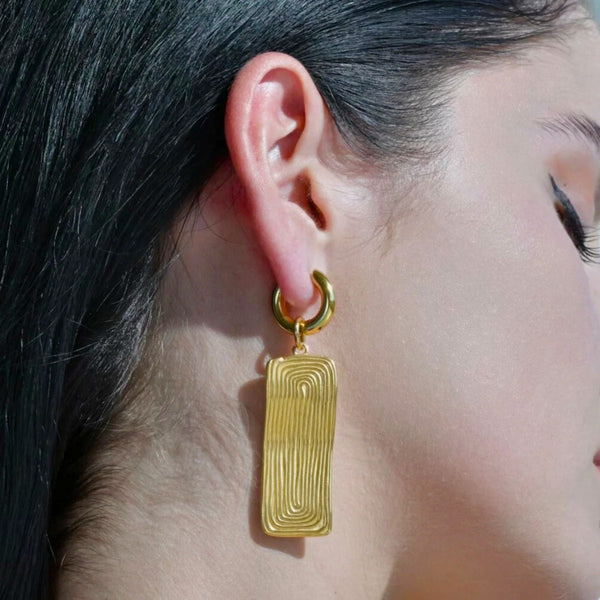 Aretes colgante dorados rectangular