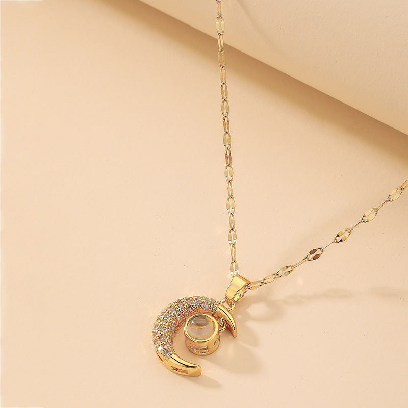 Collar con diseños de luna
