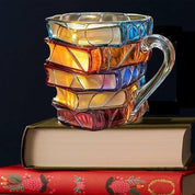 Taza de vidrio en forma de libros apilados