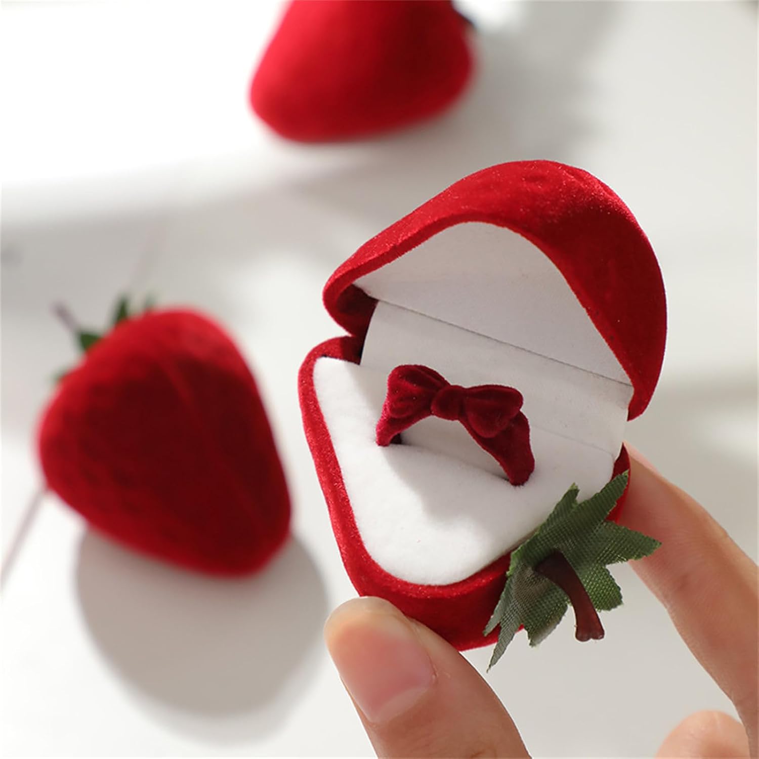 Estuche para joyería en forma de fresa