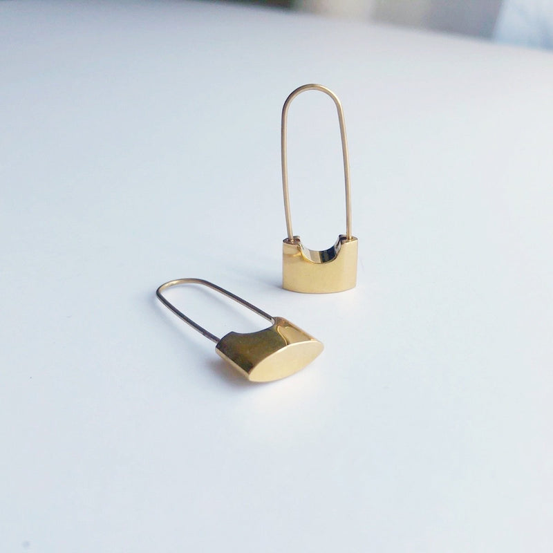 Aretes colgantes con diseño de candado