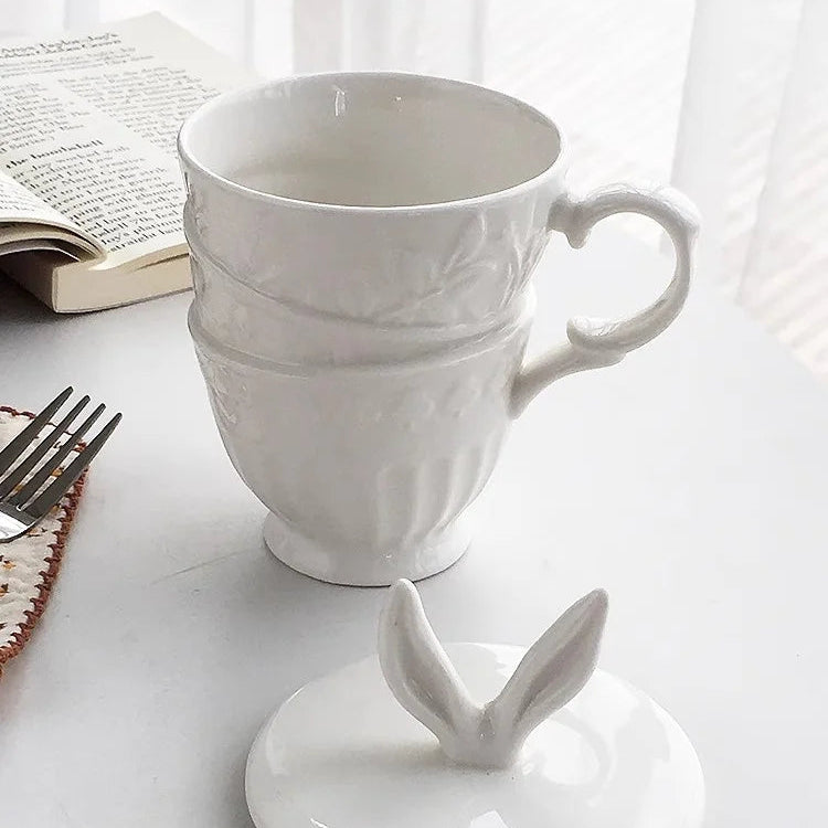 Taza con orejas de conejo