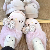 Pantuflas afelpadas con diseño de Hello Kitty