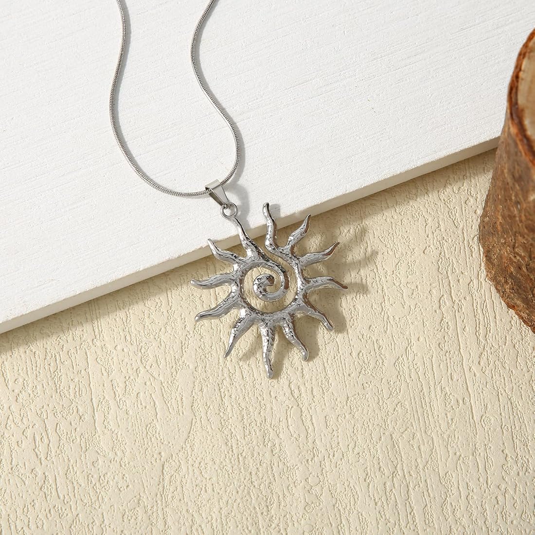Collar con dije de sol