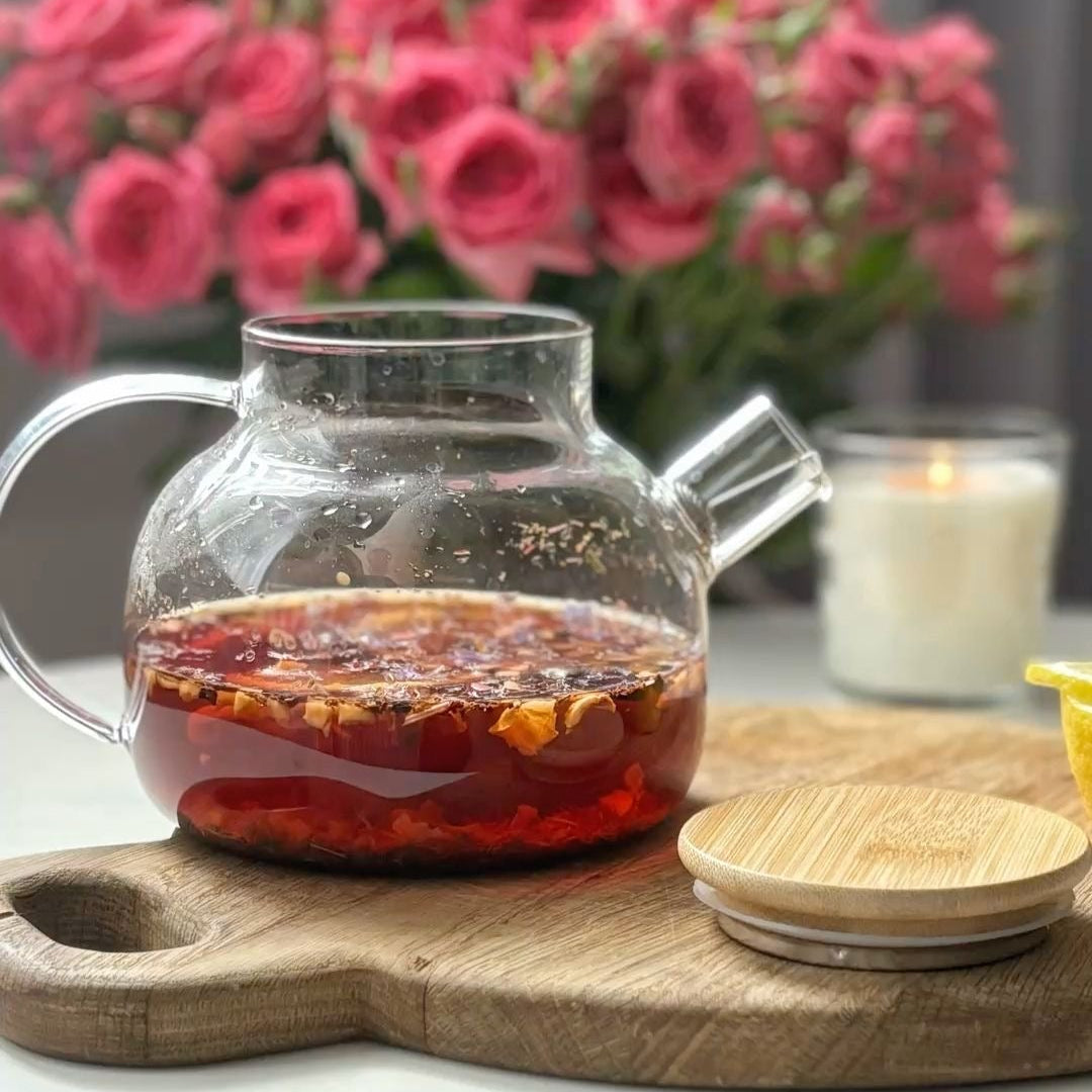 Tetera de vidrio con tapa de madera