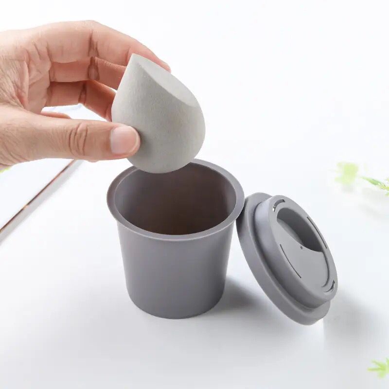 Esponja con escurridor en forma de vaso de café
