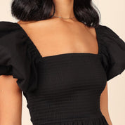 Vestido de cuello cuadrado