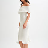 Vestido midi de hombros caídos