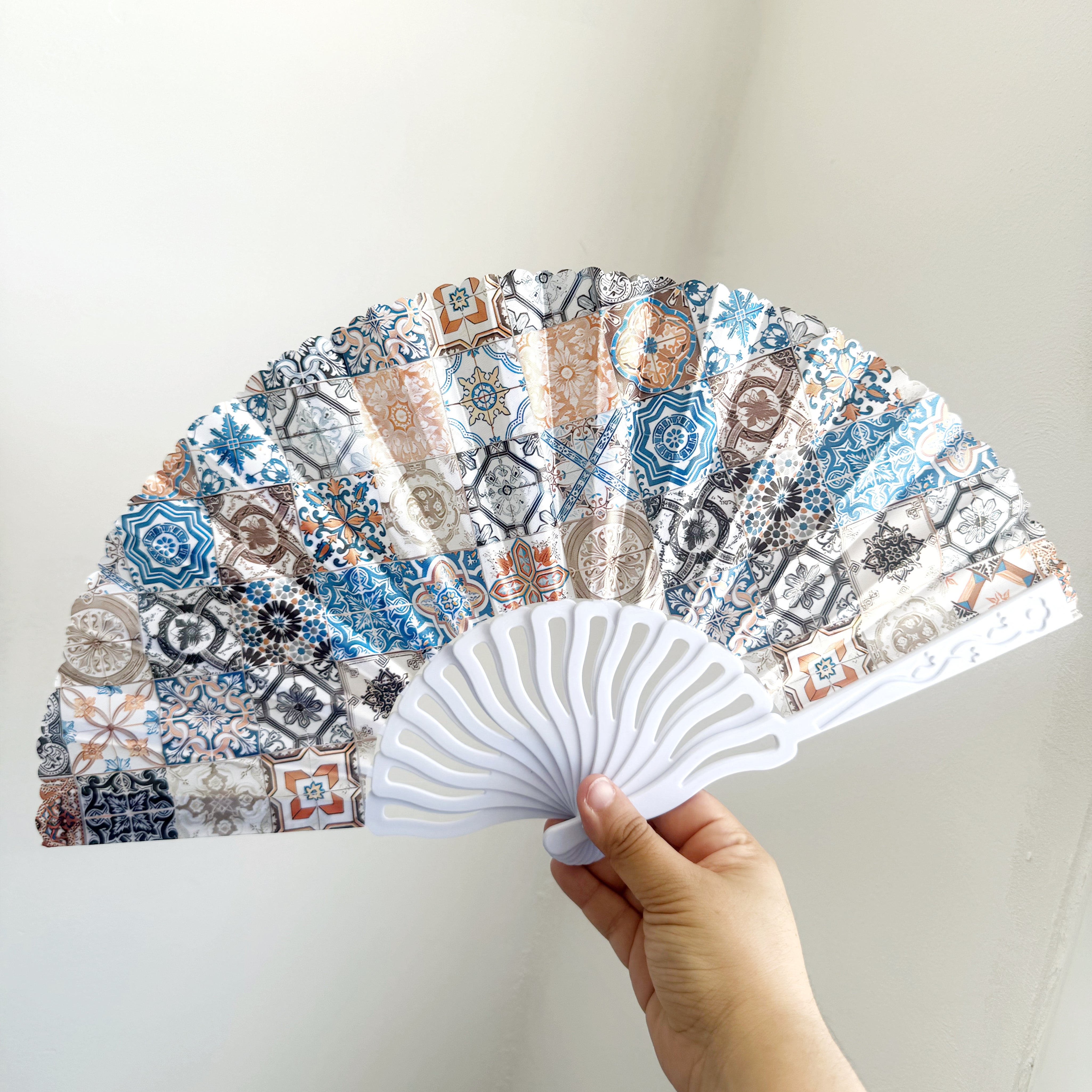 Abanico plegable con estampado de mosaico - Dressygt