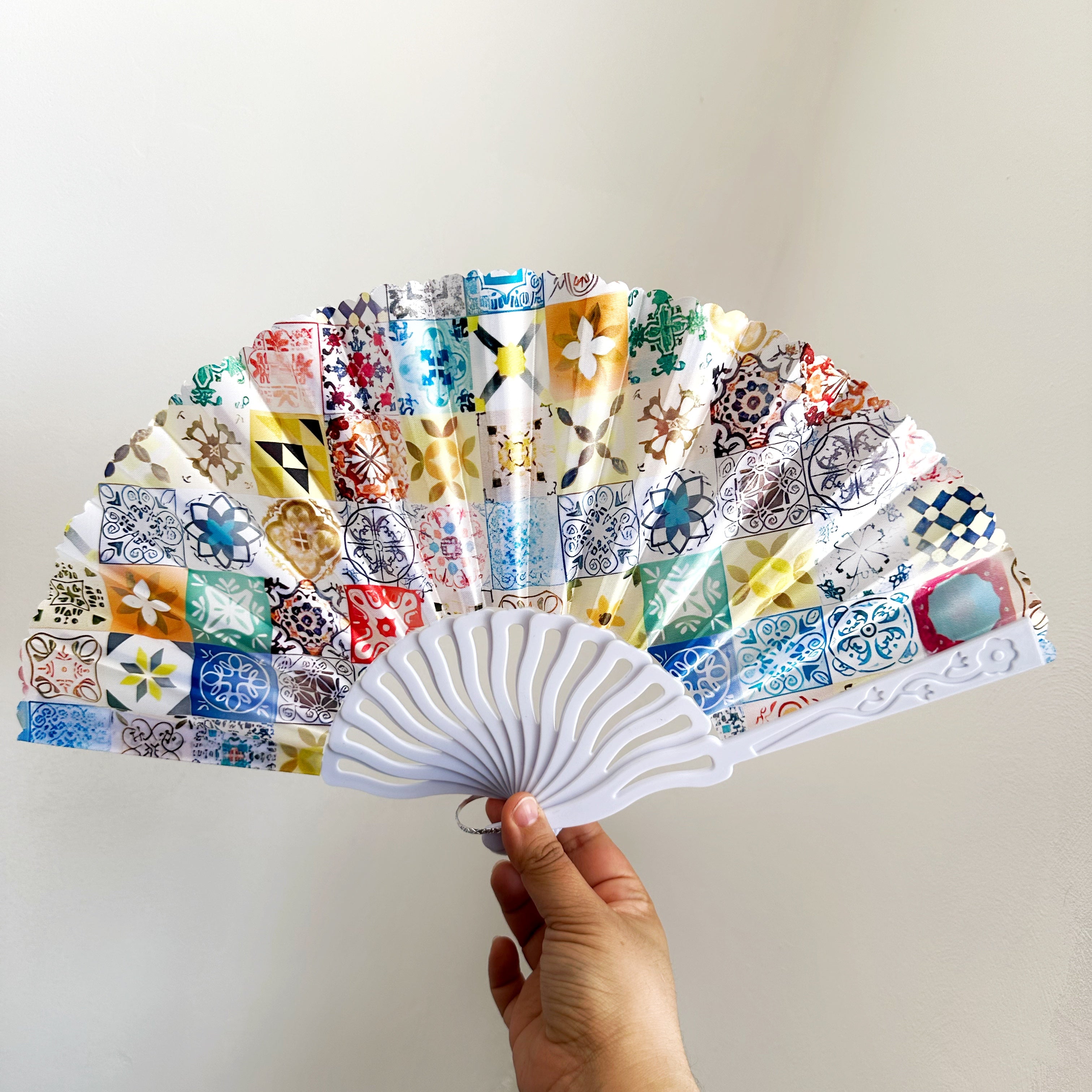 Abanico plegable con estampado de mosaico - Dressygt