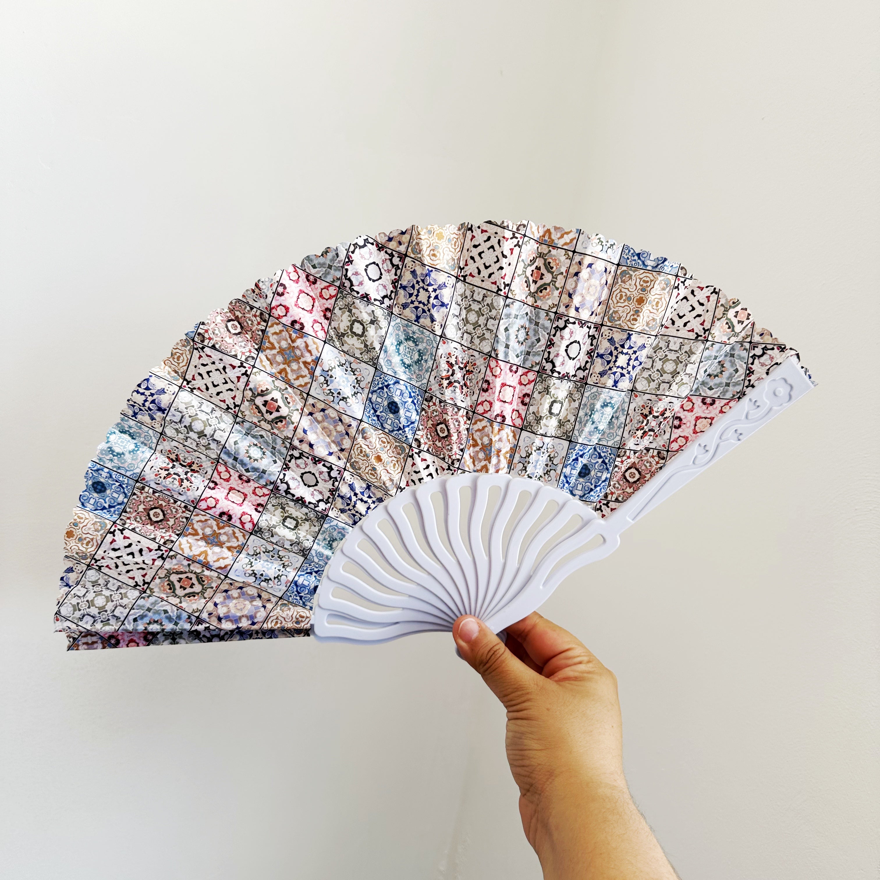 Abanico plegable con estampado de mosaico - Dressygt