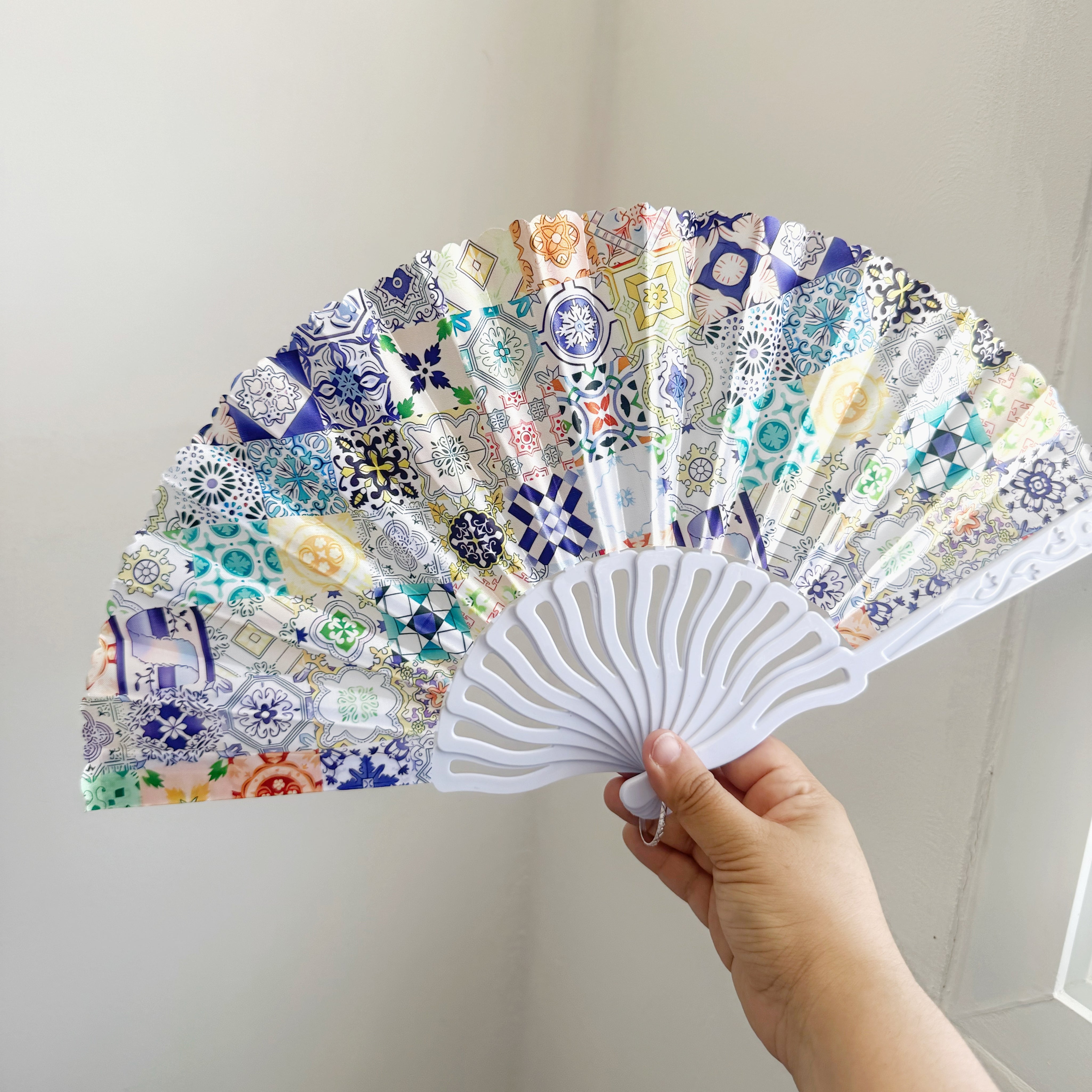 Abanico plegable con estampado de mosaico - Dressygt